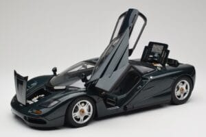 McLaren F1 Dark Green Metallic Minichamps 1:12 530133127 Metall — Bild 2 von 9