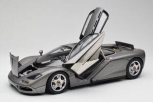 McLaren F1 Dark Silver Minichamps 1:12 530133124 Metall — Bild 2 von 8
