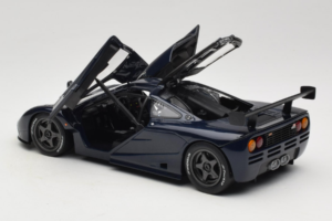 McLaren F1 GTR Le Mans Edition Lila UT Models 1:18 MCLAREN001 Metall — Bild 5 von 8