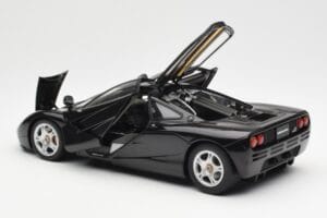 McLaren F1 Road Car Schwarz AUTOart 1:18 76002 Metall — Bild 5 von 8