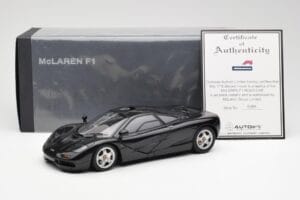 McLaren F1 Road Car Schwarz AUTOart 1:18 76002 Metall — Bild 8 von 8