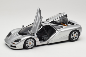 McLaren F1 Silber UT Models 1:18 530133180-R1 Metall — Bild 2 von 8