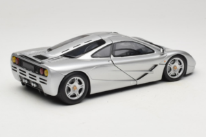 McLaren F1 Silber UT Models 1:18 530133180-R1 Metall — Bild 3 von 8
