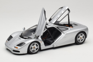 McLaren F1 Silber UT Models 1:18 530133180 Metall — Bild 2 von 8