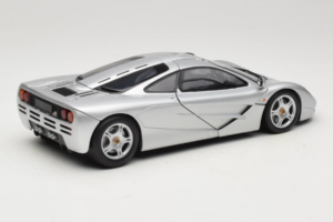 McLaren F1 Silber UT Models 1:18 530133180 Metall — Bild 3 von 8