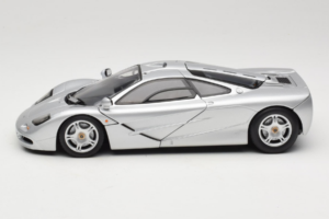 McLaren F1 Silber UT Models 1:18 530133180 Metall — Bild 4 von 8