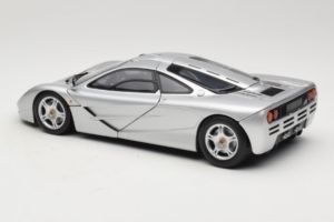 McLaren F1 Silber UT Models 1:18 530133180 Metall — Bild 7 von 8