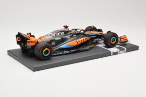 McLaren MCL60 #81 O. Piastri F1 2023 Minichamps 1:18 537231881 Metall — Bild 3 von 6