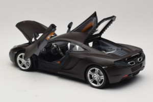 McLaren MP4-12C Matt Black Minichamps 1:18 110133021 Metall — Bild 5 von 8