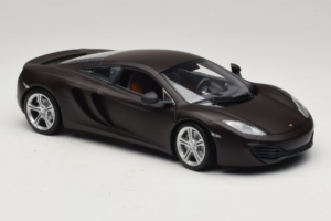 McLaren MP4-12C Matt Black Minichamps 1:18 110133021 Metall — Bild 6 von 8