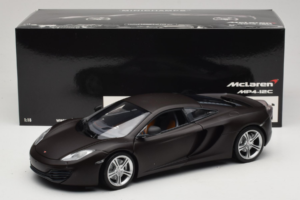 McLaren MP4-12C Matt Black Minichamps 1:18 110133021 Metall — Bild 8 von 8