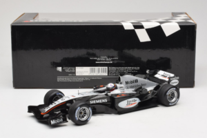 McLaren MP4-19 Mercedes J.P. Montoya Test Car 2005 Minichamps 1:18 533051880 Metall — Bild 6 von 7