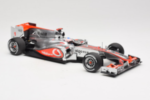 McLaren MP4-25 Mercedes #1 J. Button Vodafone McLaren Showcar F1 2010 Minichamps 1:18 530101801 Metall — Bild 4 von 7