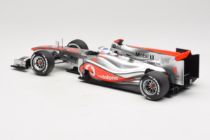 McLaren MP4-25 Mercedes #1 J. Button Vodafone McLaren Showcar F1 2010 Minichamps 1:18 530101801 Metall — Bild 5 von 7