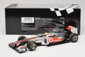 McLaren MP4-26 Mercedes #3 L. Hamilton Vodafone McLaren F1 2011 Minichamps 1:18 530111803 Metall — Bild 6 von 7