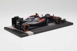 McLaren MP4-30 Honda #22 J. Button McLaren Honda F1 Team Spanish Grand Prix 2015 Minichamps 1:18 537151122 Metall — Bild 3 von 7