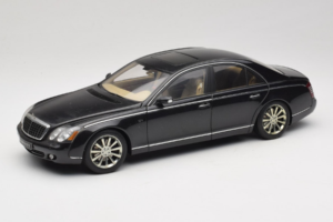 Maybach 57S Schwarz AUTOart 1:18 76156 Metall