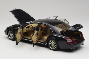 Maybach 57S Schwarz AUTOart 1:18 76156 Metall — Bild 5 von 7