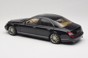 Maybach 57S Schwarz AUTOart 1:18 76156 Metall — Bild 6 von 7