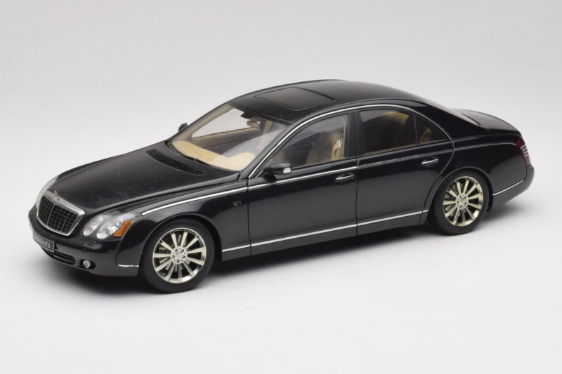 Maybach 57S Schwarz AUTOart 1:18 76156 Metall