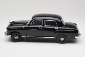 Mercedes 180 W120 Ponton Schwarz Revell 1:18 08973 Metall — Bild 4 von 8