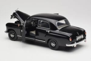 Mercedes 180 W120 Ponton Schwarz Revell 1:18 08973 Metall — Bild 5 von 8