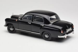Mercedes 180 W120 Ponton Schwarz Revell 1:18 08973 Metall — Bild 7 von 8