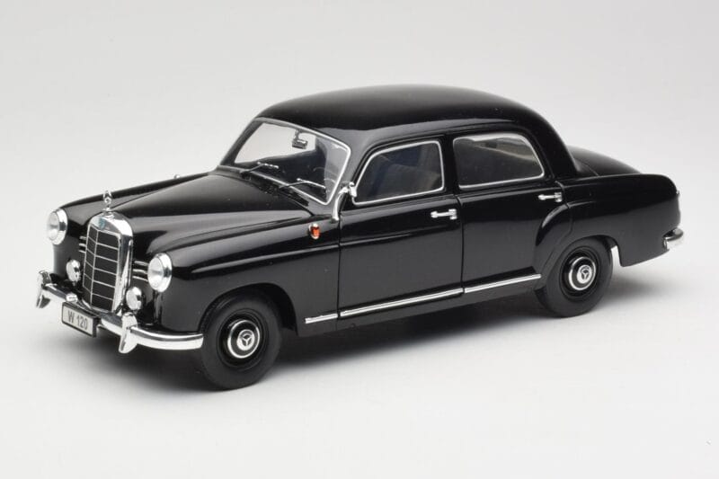 Mercedes 180 W120 Ponton Schwarz Revell 1:18 08973 Metall