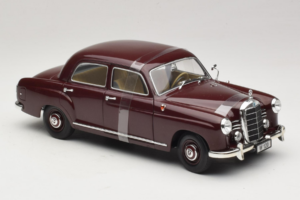 Mercedes 180 Ponton Dunkelrot Revell 1:18 08876 Metall — Bild 4 von 6