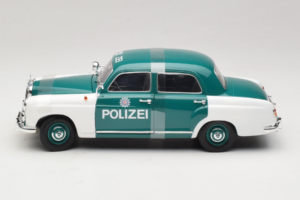 Mercedes 180 Ponton Polizei Revell 1:18 8863 Metall — Bild 3 von 6