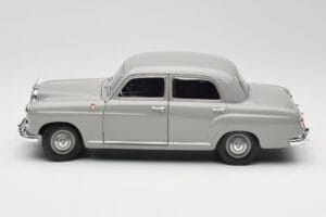 Mercedes 180 W120 Ponton Graphite Grey Revell 1:18 08974 Metall — Bild 4 von 8