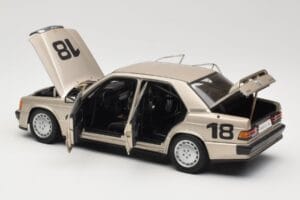 Mercedes 190E 2.3-16 W201 #1 N. Lauda Race of Champions Nurburgring 1984 AUTOart 1:18 88431 Metall — Bild 5 von 8