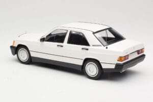 Mercedes 190E W201 Weiß Minichamps 1:18 155037002 Metall — Bild 5 von 6