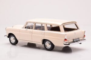 Mercedes 200 Universal W110 Creme Norev 1:18 183709 Metall — Bild 7 von 8