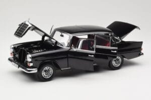 Mercedes 200 W110 Schwarz Norev 1:18 183574 Metall — Bild 2 von 8