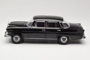 Mercedes 200 W110 Schwarz Norev 1:18 183574 Metall — Bild 4 von 8