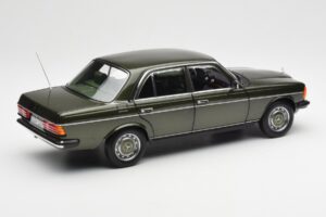 Mercedes 200 W123 Cypress Grün Metallic Händler Edition Norev 1:18 B66040654 Metall — Bild 3 von 8