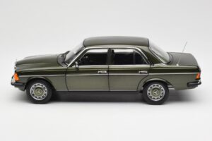 Mercedes 200 W123 Cypress Grün Metallic Händler Edition Norev 1:18 B66040654 Metall — Bild 4 von 8