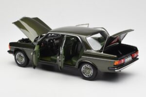 Mercedes 200 W123 Cypress Grün Metallic Händler Edition Norev 1:18 B66040654 Metall — Bild 5 von 8