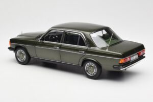 Mercedes 200 W123 Cypress Grün Metallic Händler Edition Norev 1:18 B66040654 Metall — Bild 7 von 8