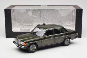 Mercedes 200 W123 Cypress Grün Metallic Händler Edition Norev 1:18 B66040654 Metall — Bild 8 von 8
