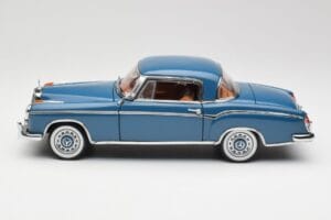 Mercedes 220 SE W128 Blau Sun Star 1:18 3561 Metall — Bild 4 von 8