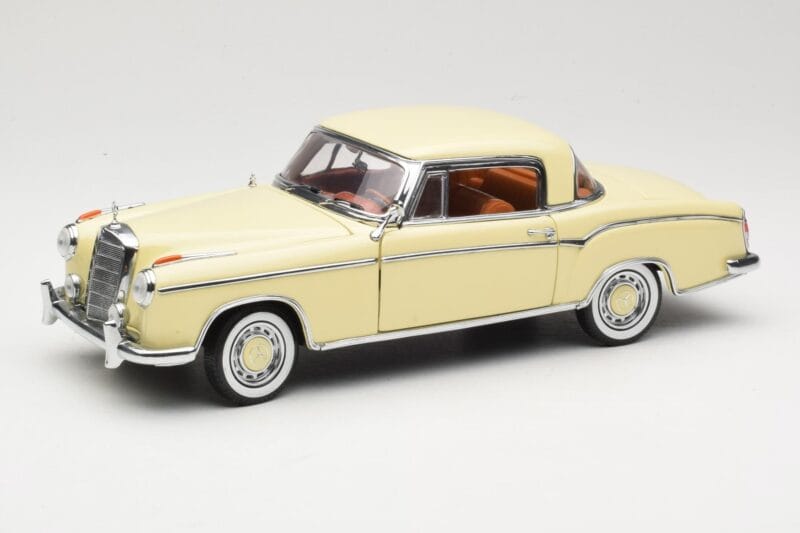 Mercedes 220 SE W128 Coupe Beige Sun Star 1:18 3562 Metall