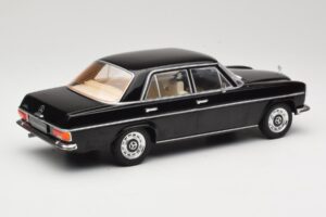 Mercedes 220D W115 Schwarz MCG 1:18 MCG18117 Metall — Bild 2 von 6