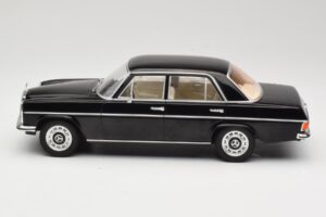 Mercedes 220D W115 Schwarz MCG 1:18 MCG18117 Metall — Bild 3 von 6