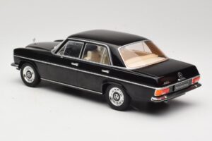 Mercedes 220D W115 Schwarz MCG 1:18 MCG18117 Metall — Bild 5 von 6