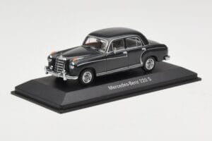 Mercedes 220S W180 Hellgrau Minichamps 1:43 B66040534 Metall — Bild 2 von 4