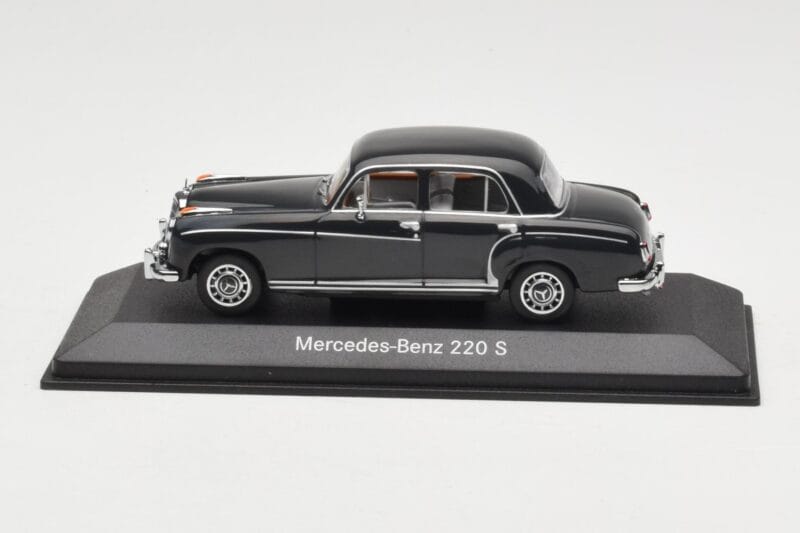 Mercedes 220S W180 Hellgrau Minichamps 1:43 B66040534 Metall