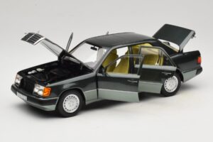 Mercedes 230E W124 Night Green Metallic Norev 1:18 183952 Metall — Bild 2 von 8