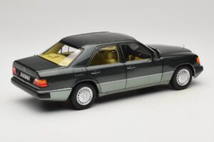Mercedes 230E W124 Night Green Metallic Norev 1:18 183952 Metall — Bild 3 von 8